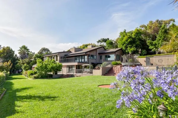 280 ROUND HILL RD