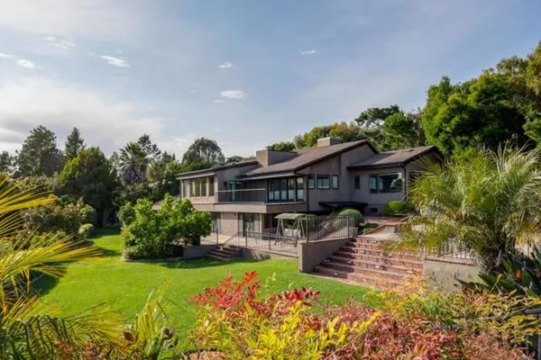 280 ROUND HILL RD