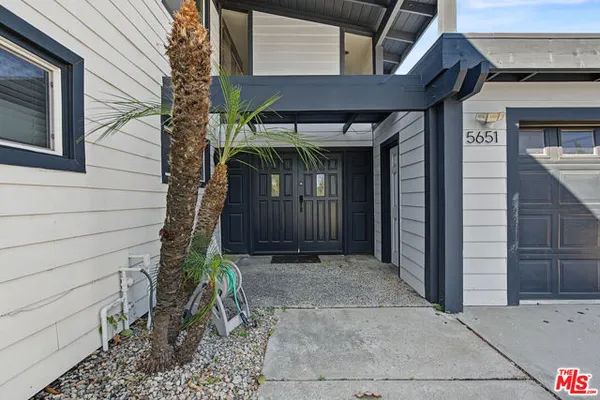5651 KENWOOD AVE