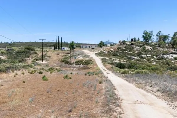 2075 BOULDER OAKS RD