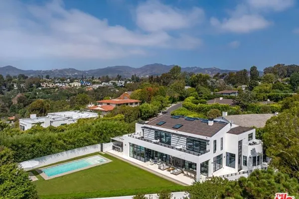 400 AMALFI DR