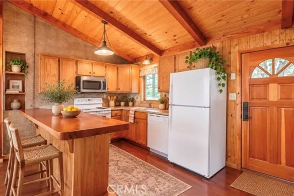 272 MANZANITA DR
