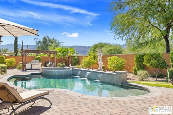 33 ALICANTE CIR