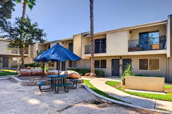 1045 PEACH AVE 34