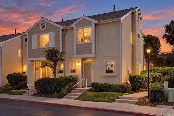 2120 KINGS VIEW CIR