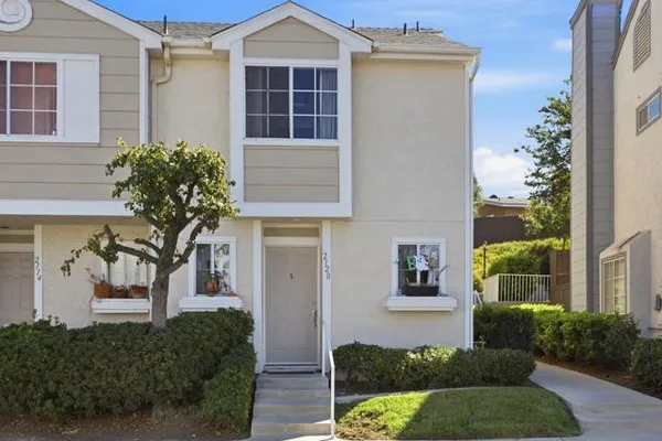 2120 KINGS VIEW CIR