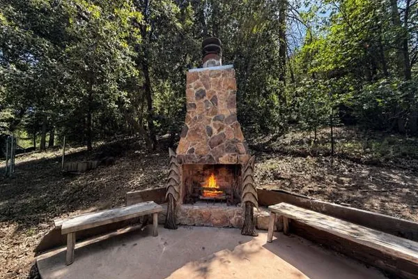 22045 CRESTLINE RD
