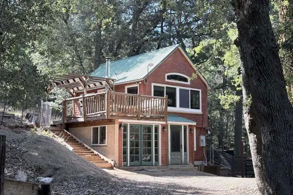 22045 CRESTLINE RD