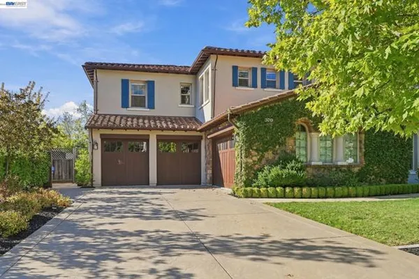 370 GOLDEN GRASS DR