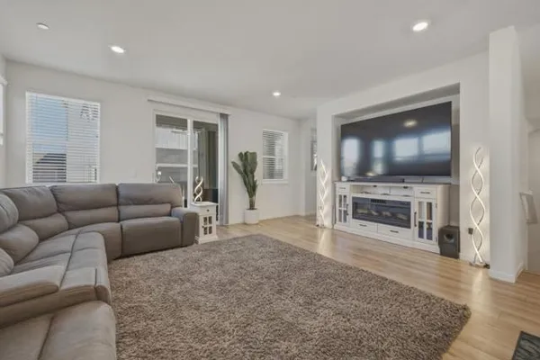 6389 LAGUNA SECA LN
