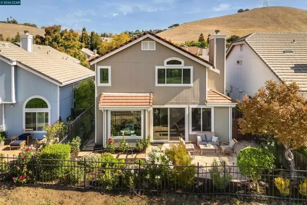 1049 FEATHER CIR