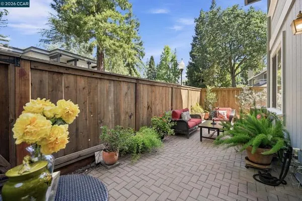 14 DANVILLE OAK PL