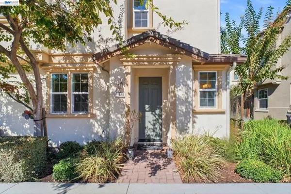 1519 SYLVIA ST