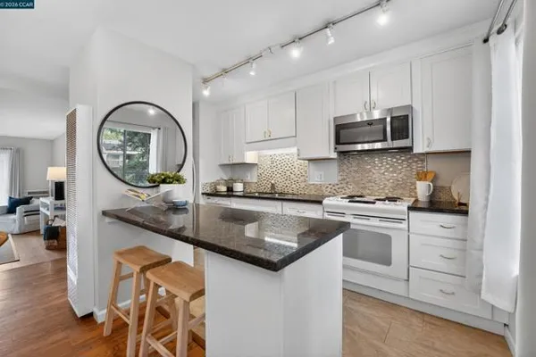 1241 HOMESTEAD AVE 211