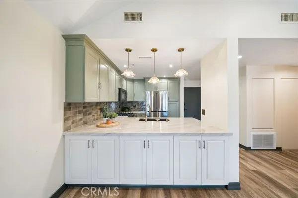 2563 PLAZA DEL AMO 404
