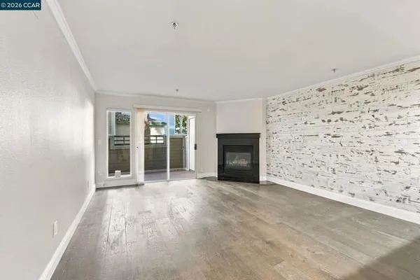 2550 OAK RD 111