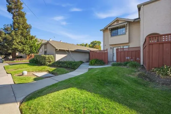 300 W SUNNYOAKS AVE