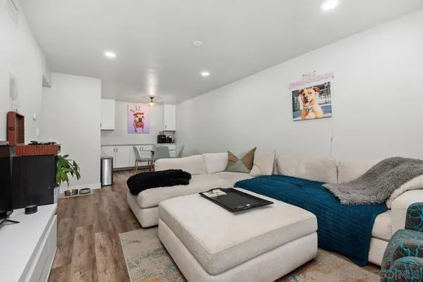 3825 CENTRE ST 11