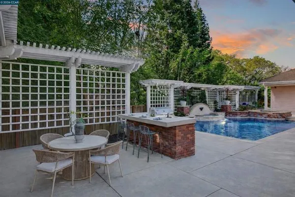 3 BROOKTREE DR