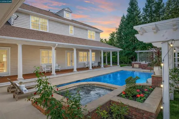 3 BROOKTREE DR