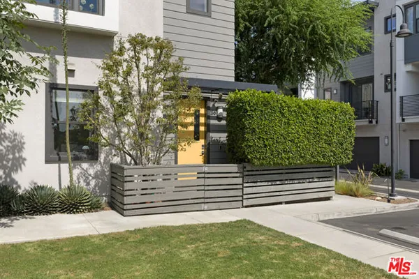 3931 EAGLE ROCK BLVD 36