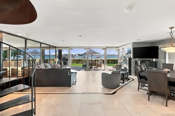 60 BAYSIDE WALK