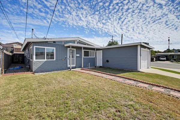 863 GINNA PL