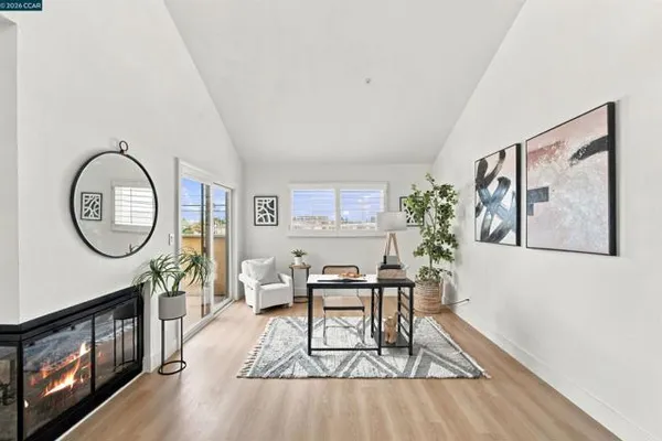 939 LAUREL ST 203