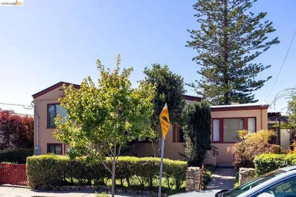 902 CARMEL AVE