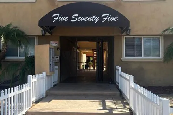 575 7TH 102