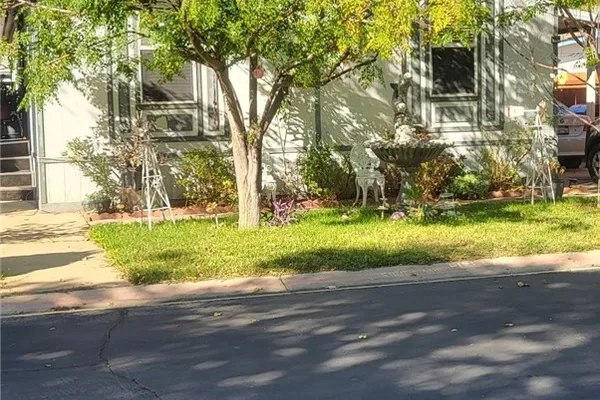 3524 E AVE 262