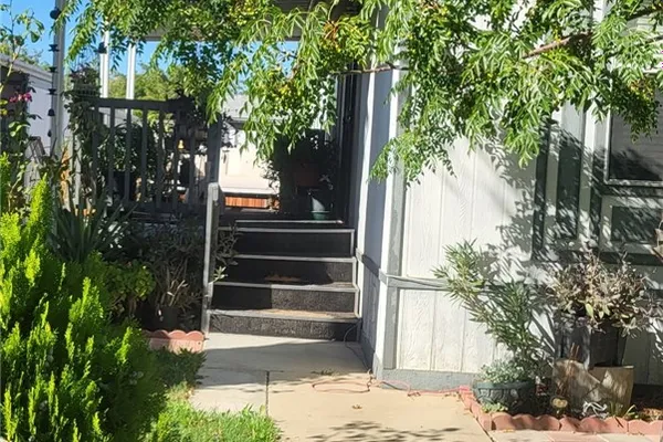 3524 E AVE 262