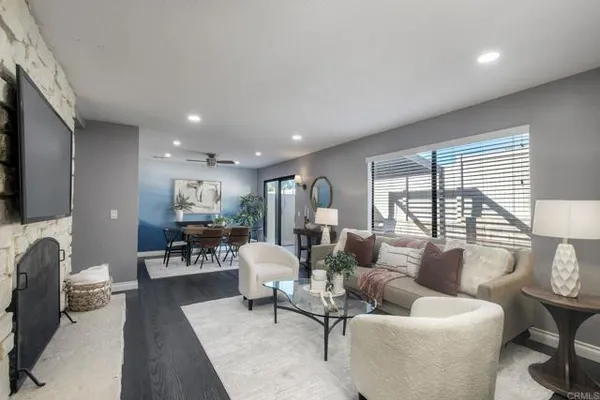 366 FLOWER LN