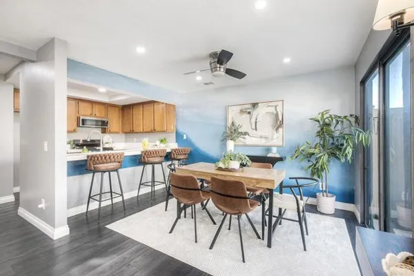 366 FLOWER LN