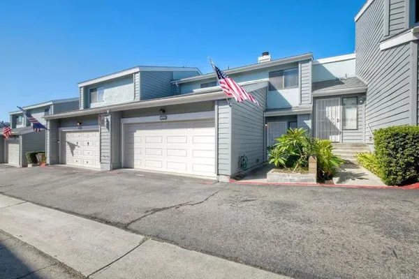 366 FLOWER LN