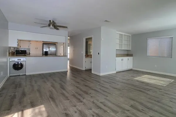 808 JAMAICA CT