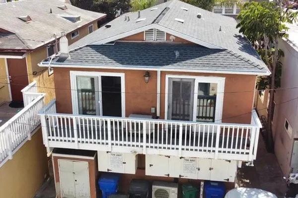 808 JAMAICA CT