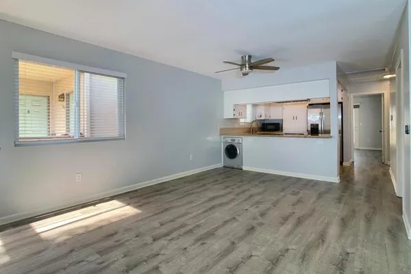 808 JAMAICA CT