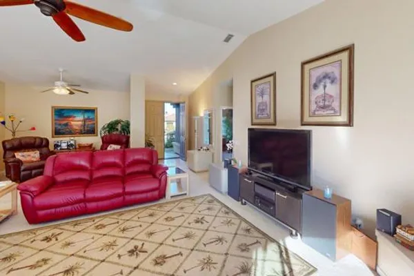 156 SAINT THOMAS PL