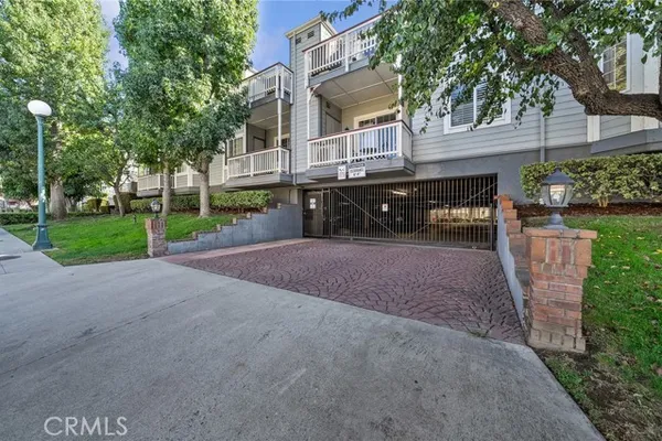 132 W LEMON AVE A