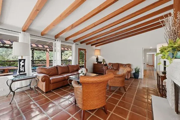 1291 BARBARA DR