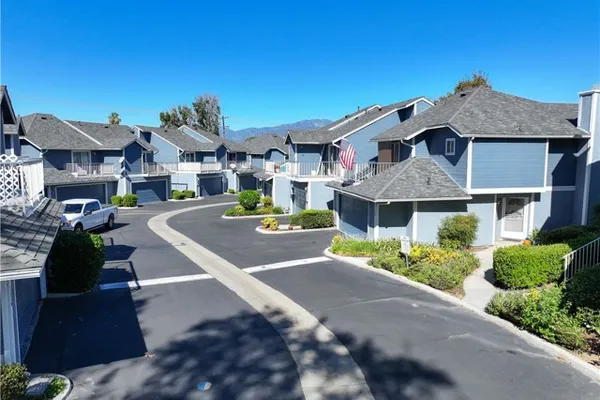 126 N GLENDORA