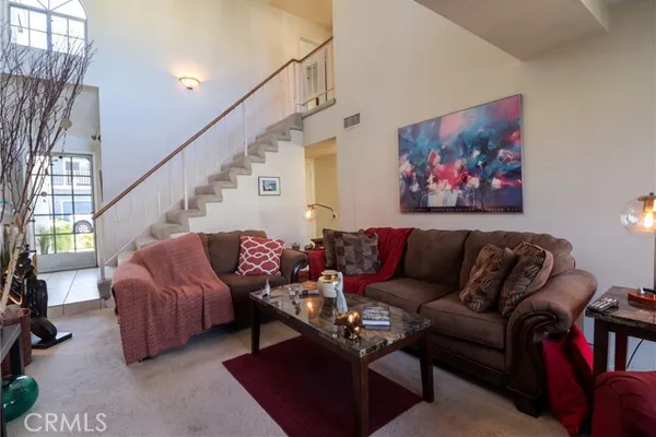 126 N GLENDORA