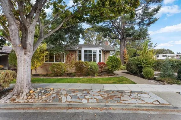826 WALNUT AVE