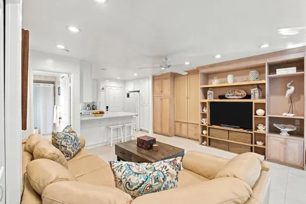 1562 CAMINO DEL MAR 443
