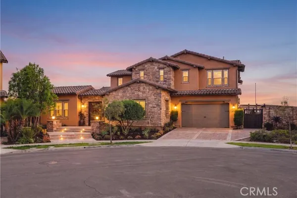 2252 E ROSECRANS CT
