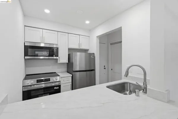 77 FAIRMOUNT AVE 112
