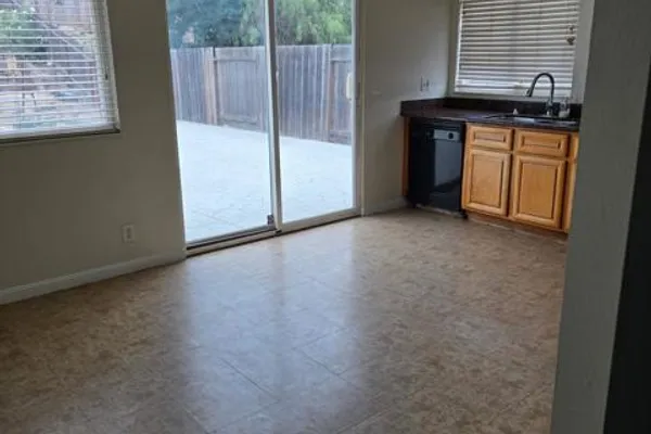 1020 SANDPOINT DR