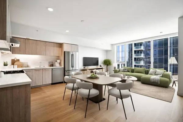 188 W SAINT JAMES ST 11009