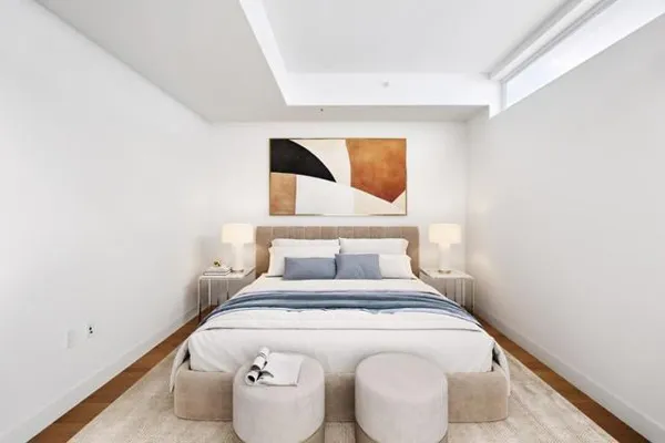 188 W SAINT JAMES ST 11009